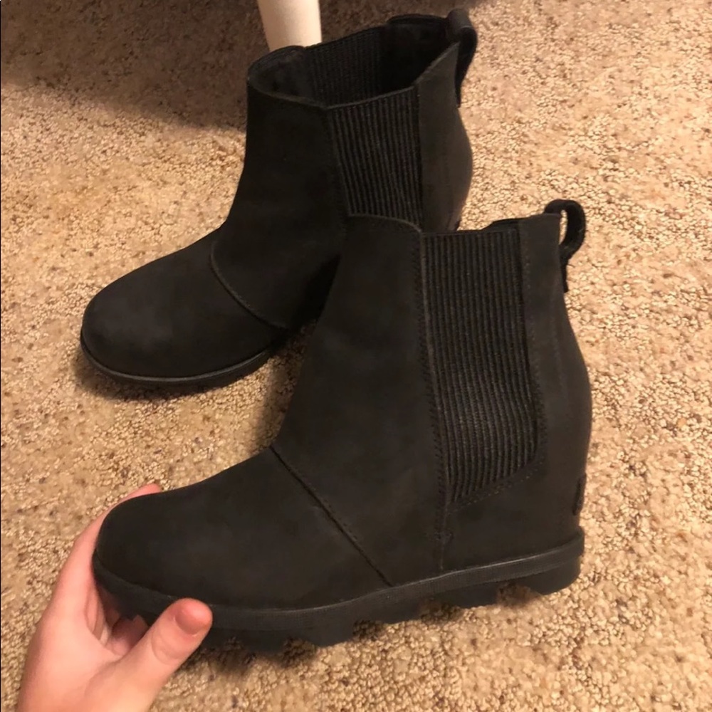Black Sorel Wedges size 6 1/2 excellent condition